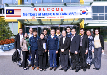 Group photo of MREPC and Malaysian delegates with Shin Chang Precision in South Korea.